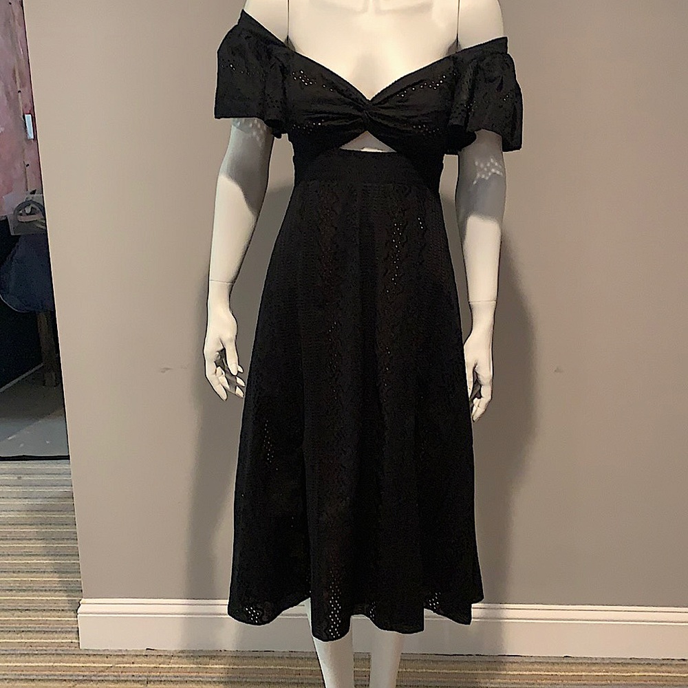 NWT- SZ 2 - BCBGMAXAZRIA BLACK LACE DRESS